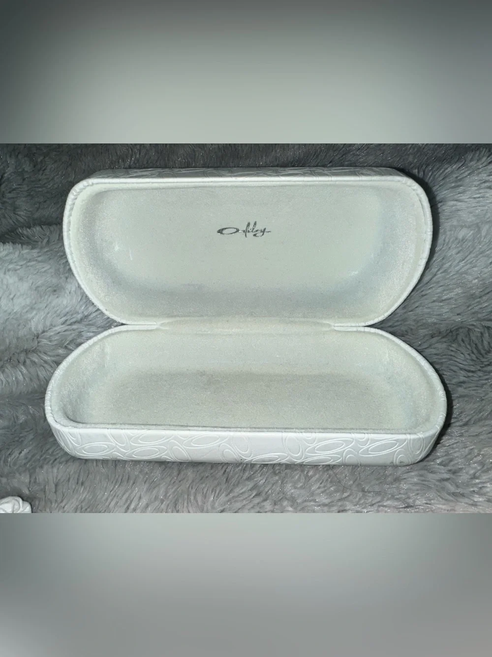 Oakley White Hard Clamshell Eyeglasses Case With Matching Pouch